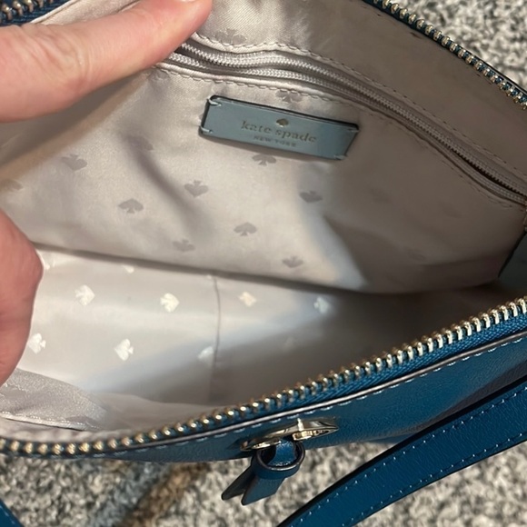 Like new Blue Kate Spade adel medium top zip crossbody - Picture 5 of 5